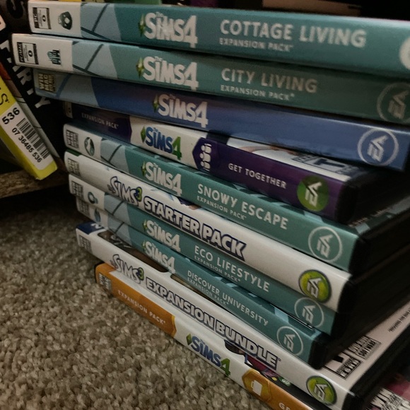 10 sims 3 and 4 games. I no longer use them and am looking to sell them. - Picture 2 of 11